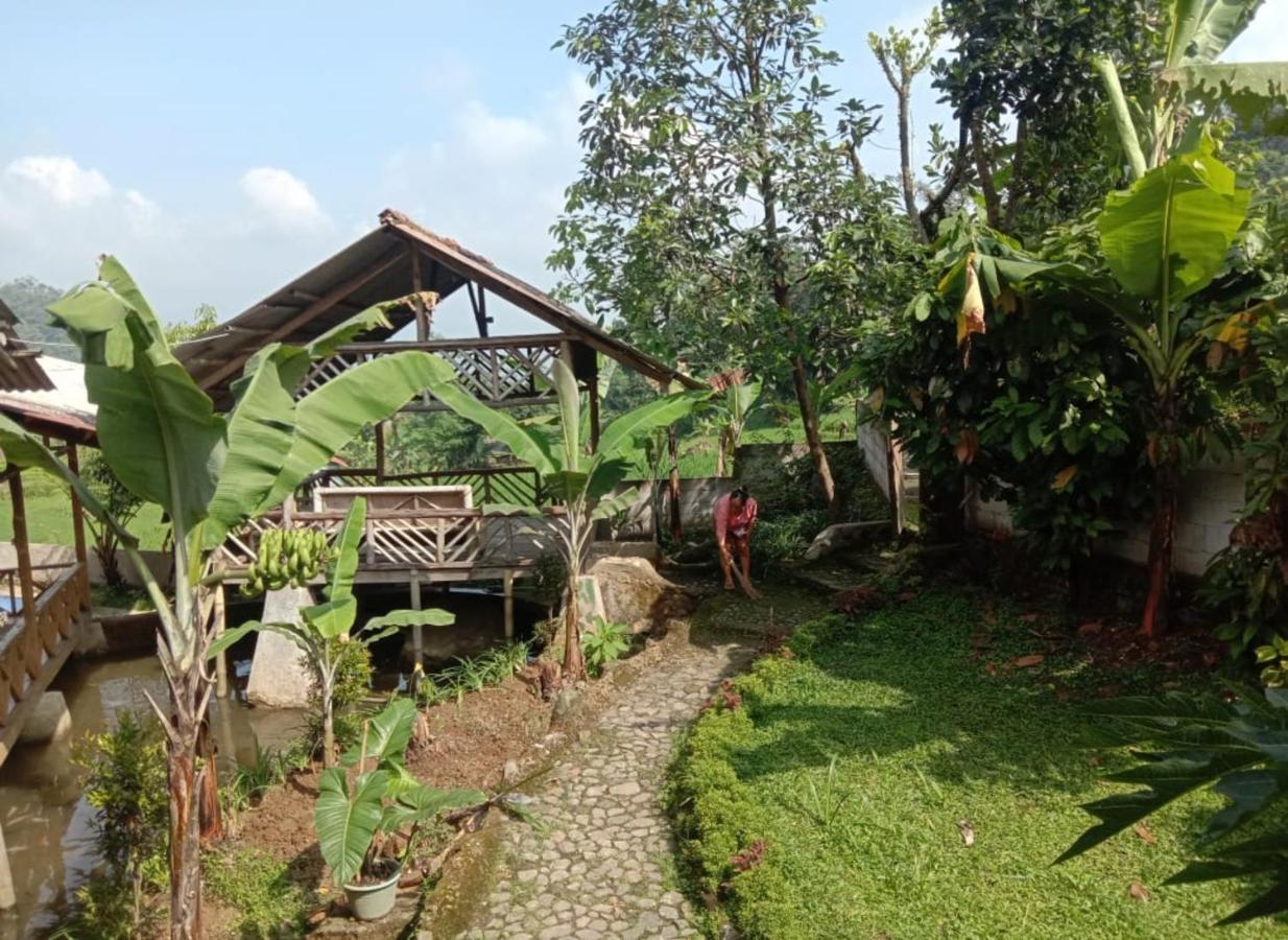 De Salak Homestay Bogor Exterior photo