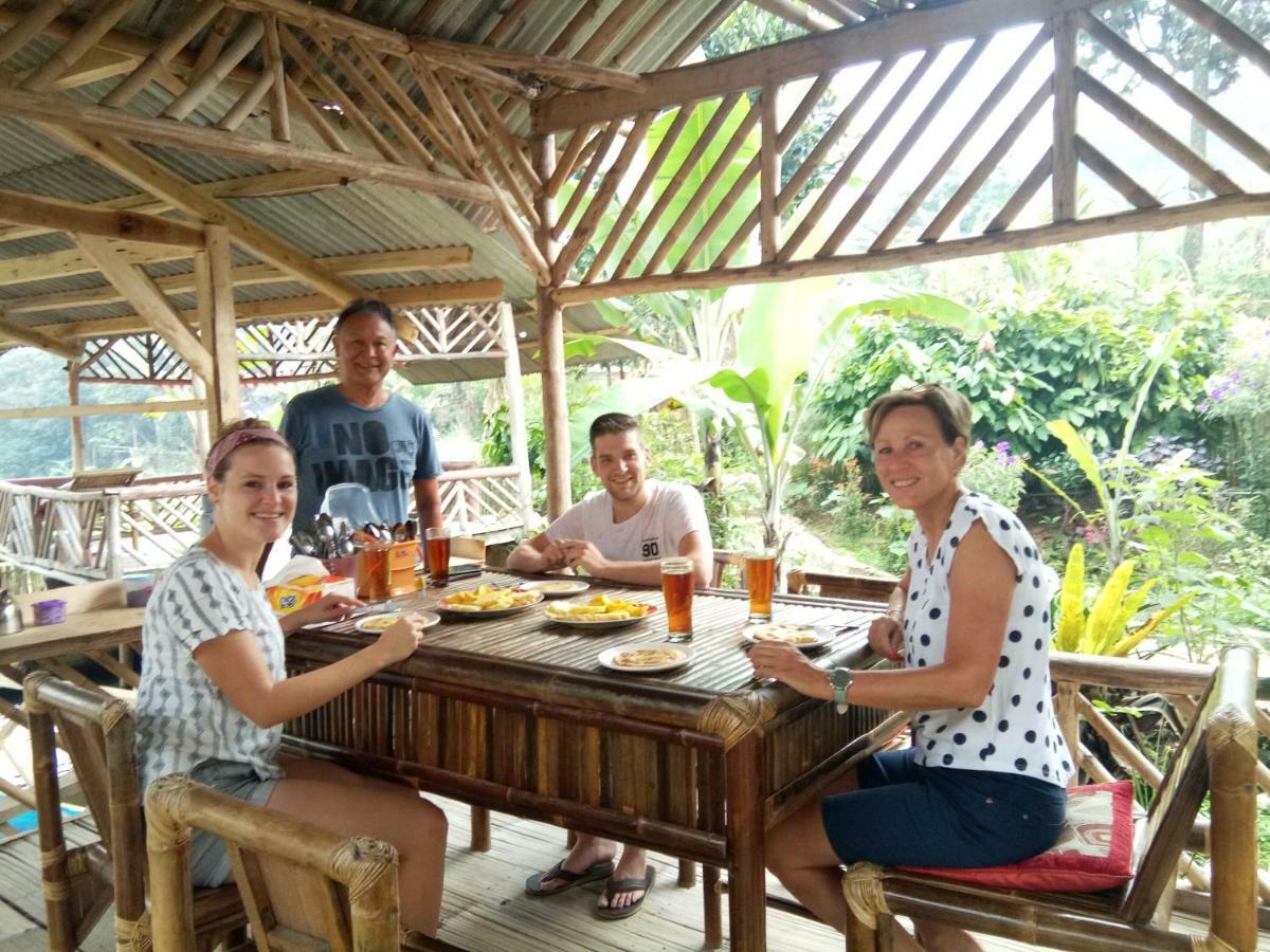 De Salak Homestay Bogor Exterior photo